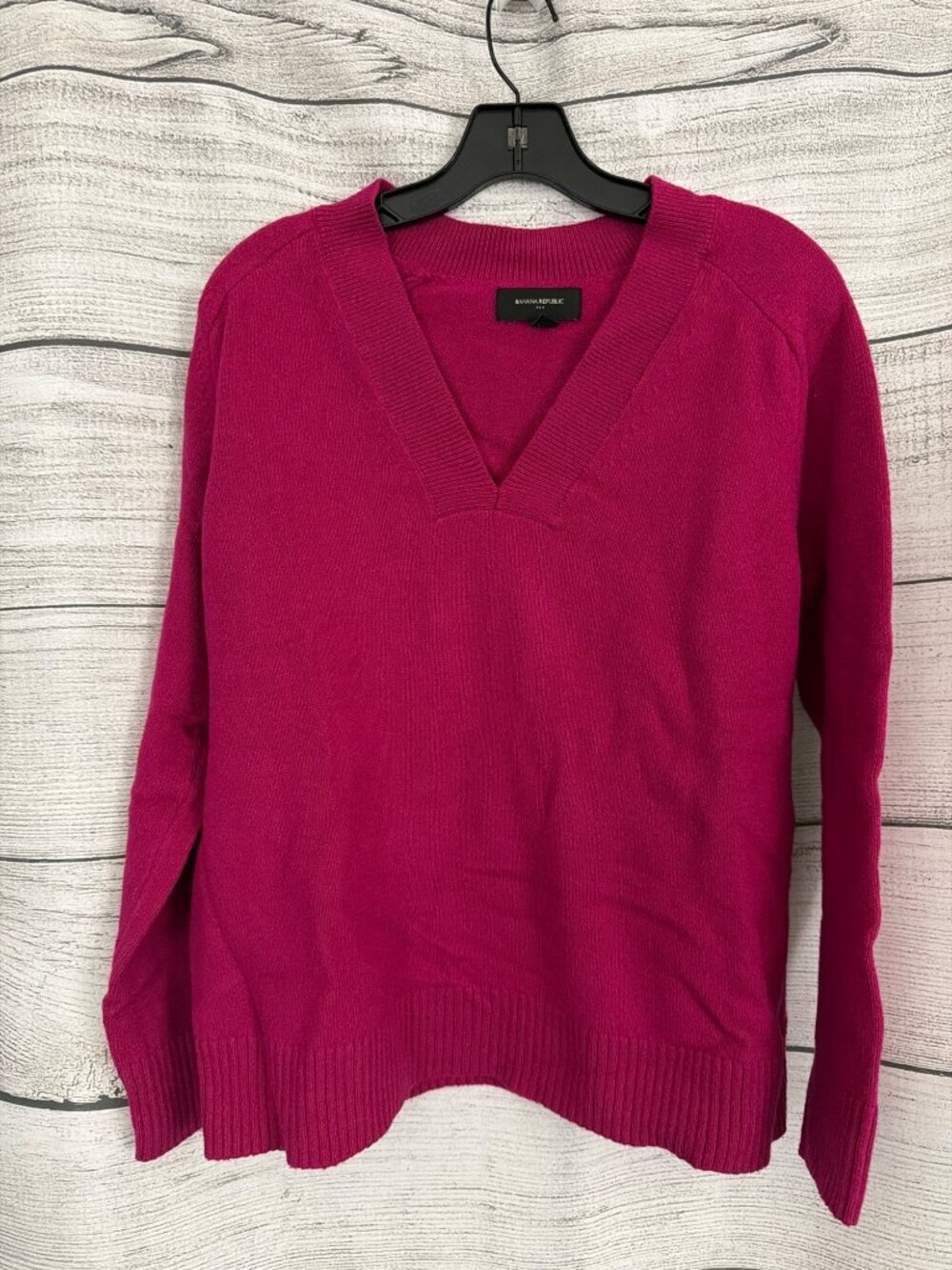 Banana Republic V-Neck Ribbed Collar and Cuff Sweater Size M